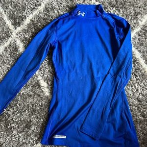 Fitted under armor long sleeve. Great for under layer use